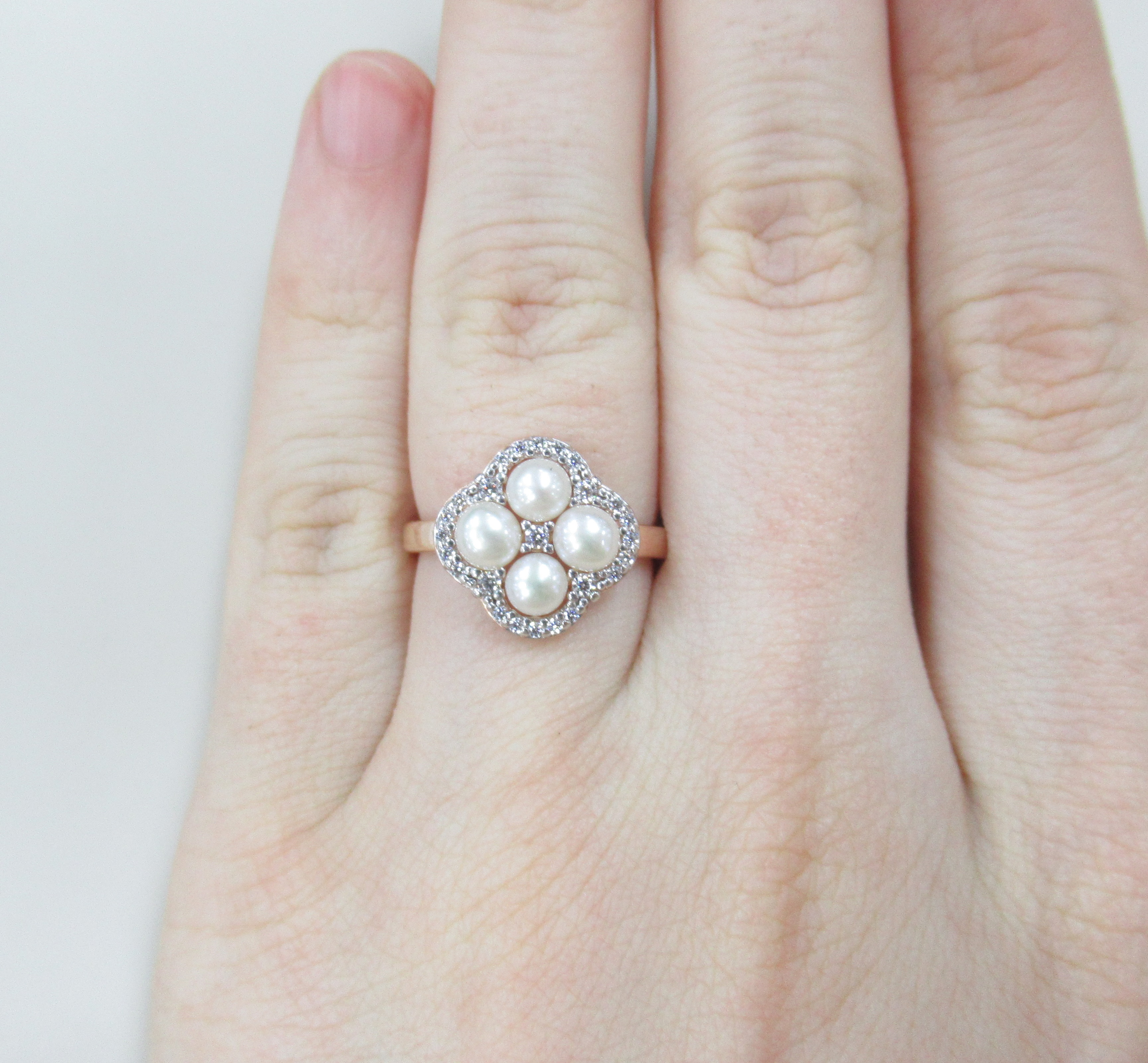 Серебряное кольцо с жемчугом "Клевер"